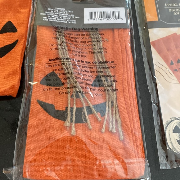 Treat bags with ties includes four bags four twines in each package, plus 1 more - Picture 3 of 4